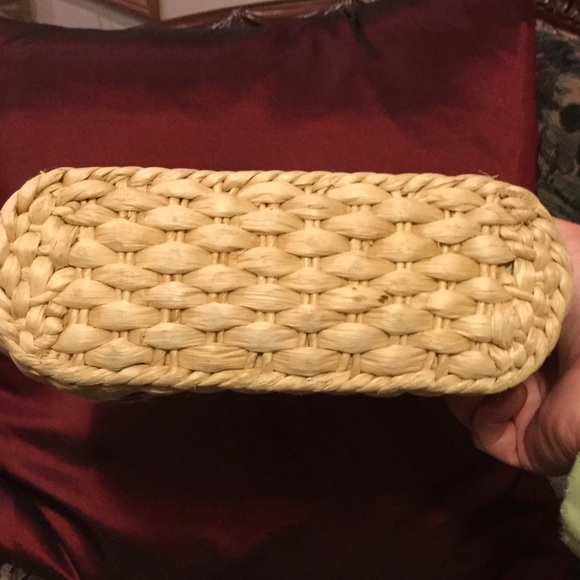 Unique woven cornhusk handbag - Picture 3 of 4
